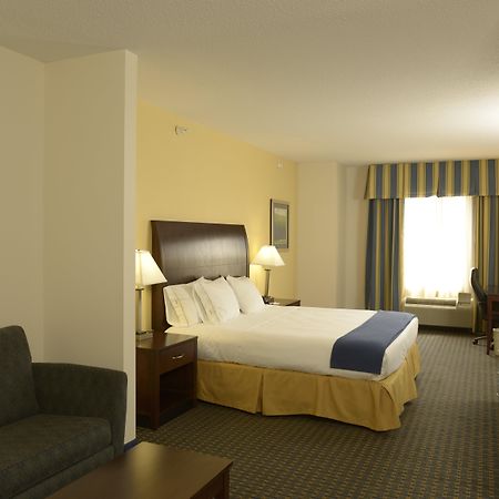 Holiday Inn Express & Suites Wilson-Downtown By Ihg Exterior foto